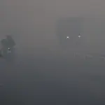 Asap pekat menyelimuti wilayah Kota Palembang akibat kebakaran hutan dan lahan.